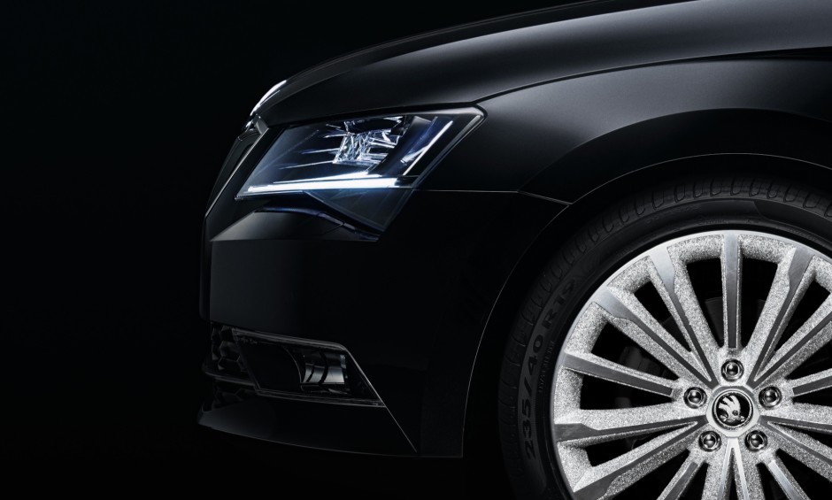 151020 SKODA Superb Black Crystal