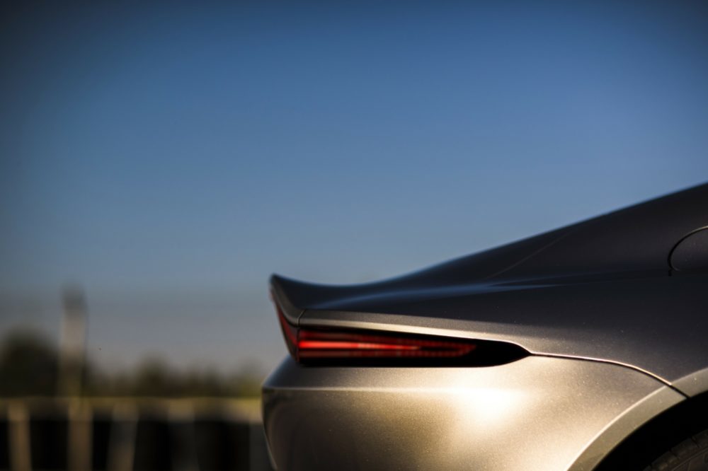 Aston Martin Vantage_Tungsten Silver_12 - 2/12 IN TV