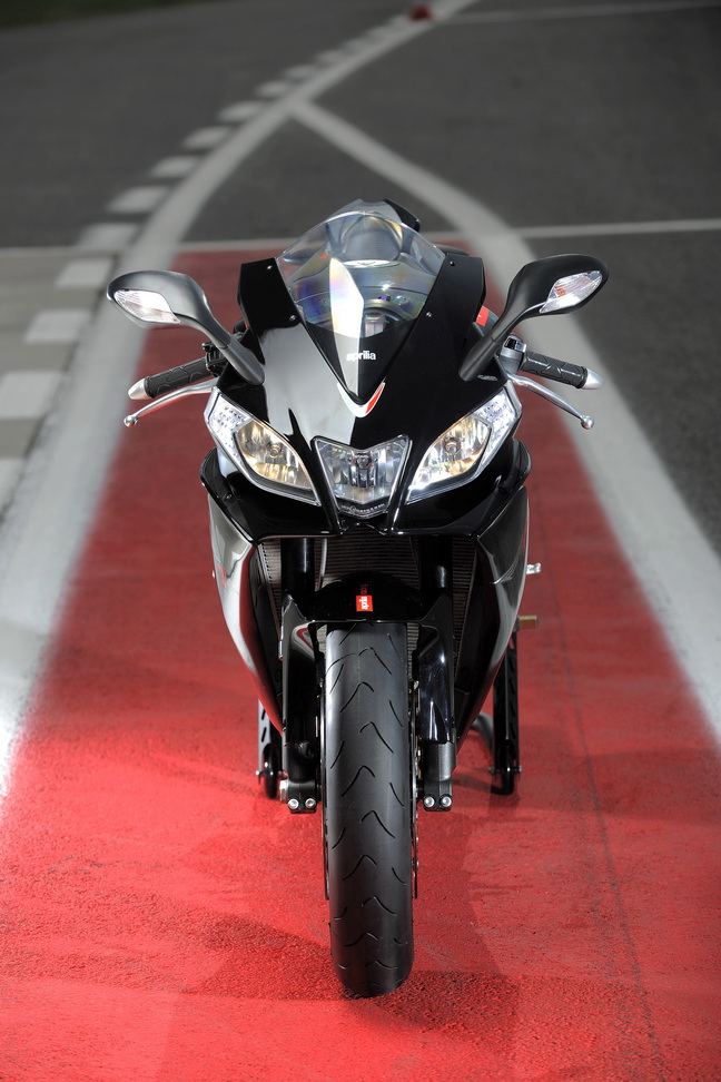 26-rsv4-r-nero-aprilia 26-rsv4-r-nero-aprilia