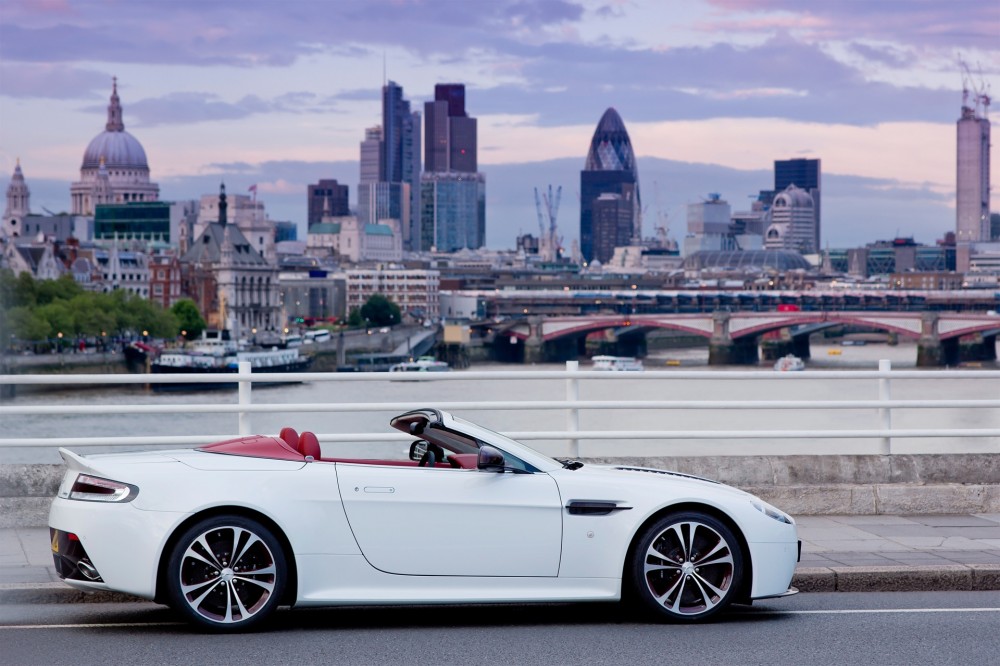 Aston Martin V12 Vantage Roadster @ drivelife