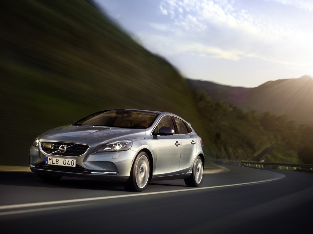 DRIVELIFE PHOTO MAGAZINE - NUOVA VOLVO V40