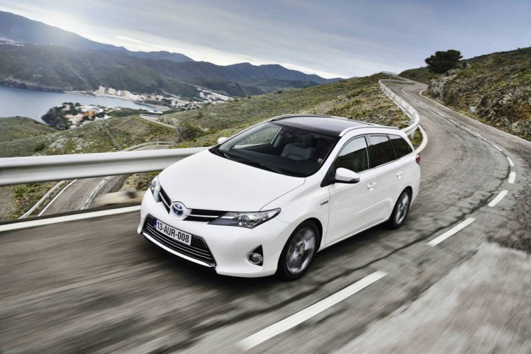 TOYOTA AURIS TOURING SPORTS