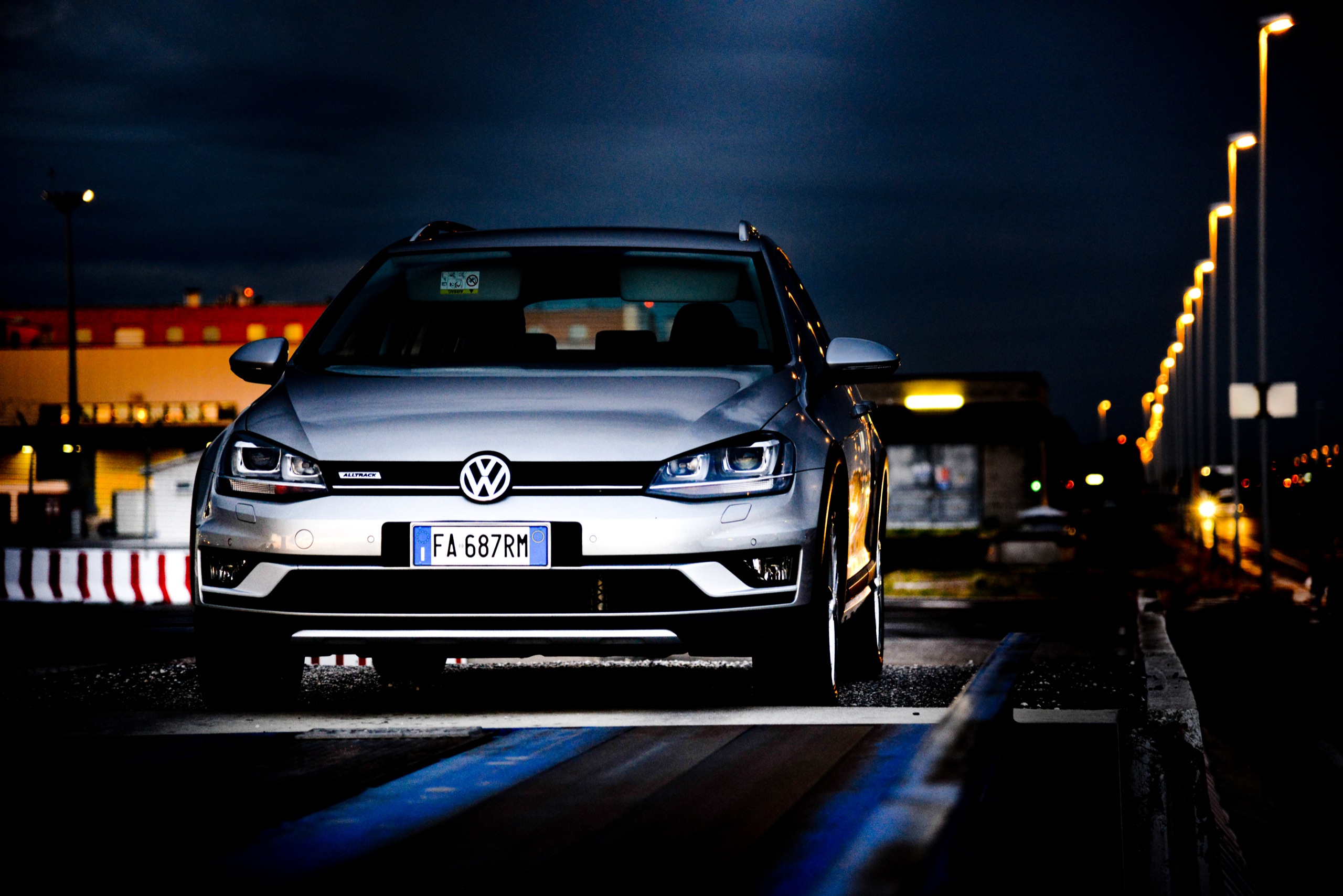 VOLKSWAGEN GOLF alltrack
