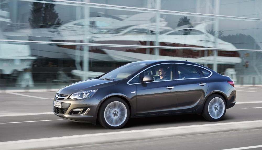 OPEL ASTRA 2013 @ drivelife.it