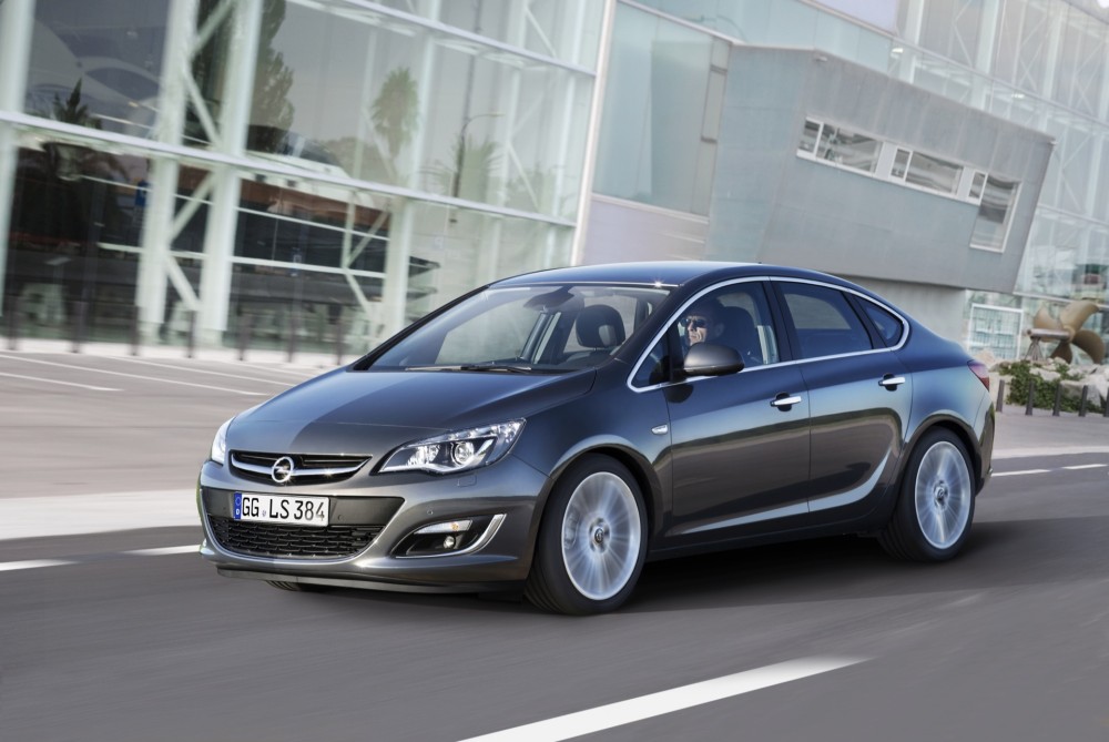 OPEL ASTRA 2013 @ drivelife.it