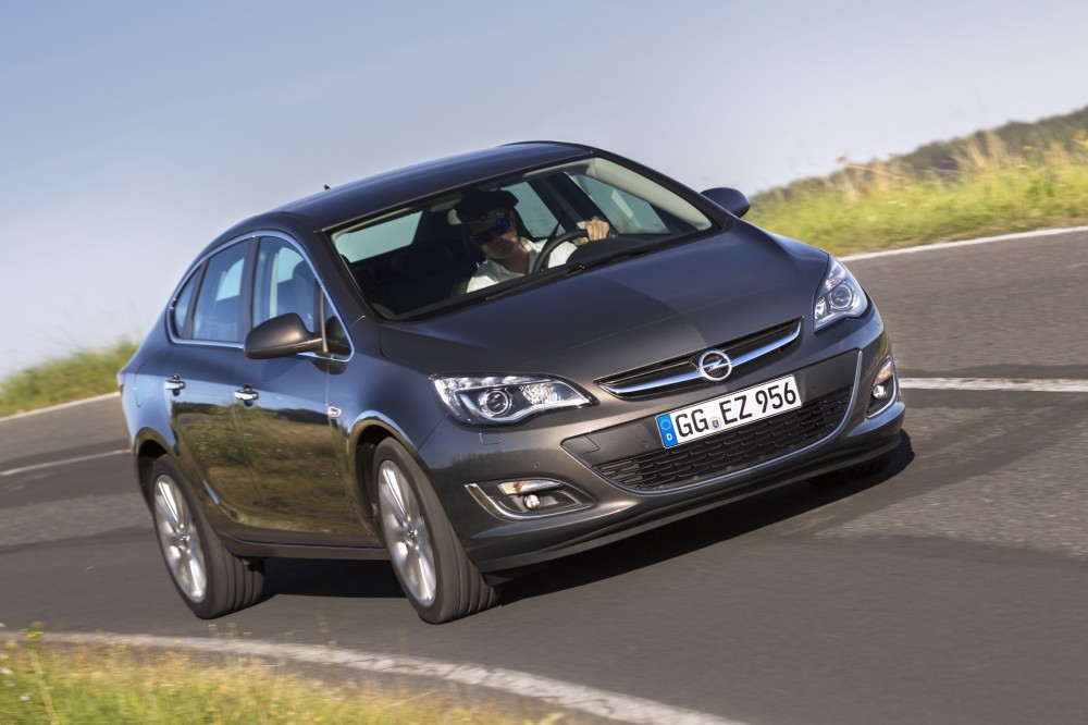 OPEL ASTRA 2013 @ drivelife.it