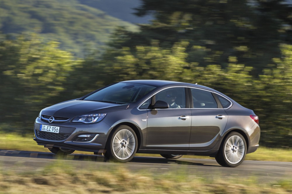 OPEL ASTRA 2013 @ drivelife.it