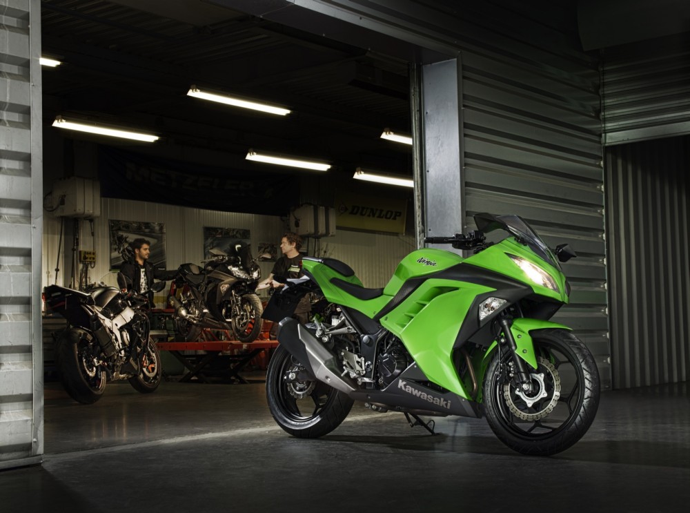 kawasaki-ninja-300-my13 @ drivelife magazine