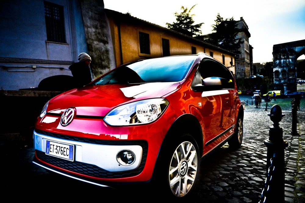 VOLKSWAGEN CROSS UP! ©lucaromano