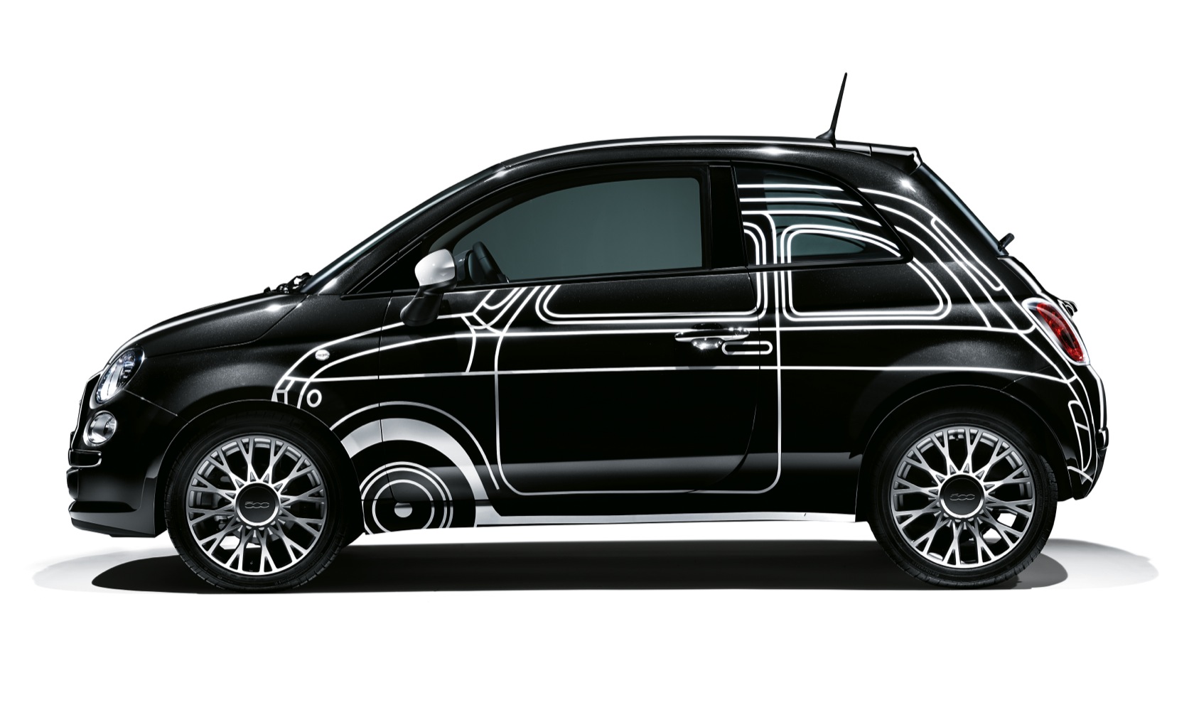 500-couture-fiat-presenta-lultima-frontiera-della-personalizzazione-esclusiva-140930_01_500-ron-arad-edition