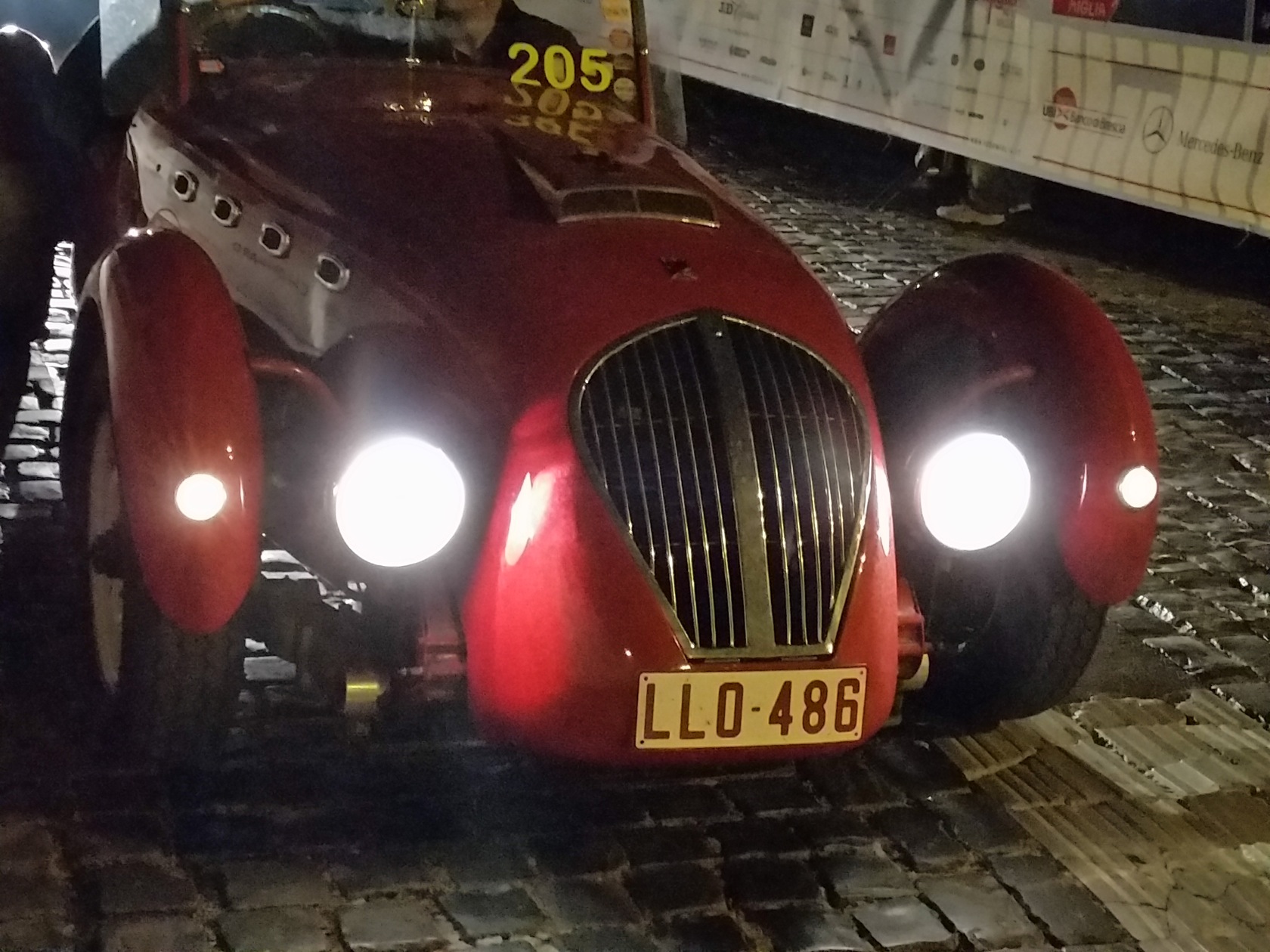 Healey 2400 Silverstone 1950 Peter Caset e Tom Vandekerckhove
