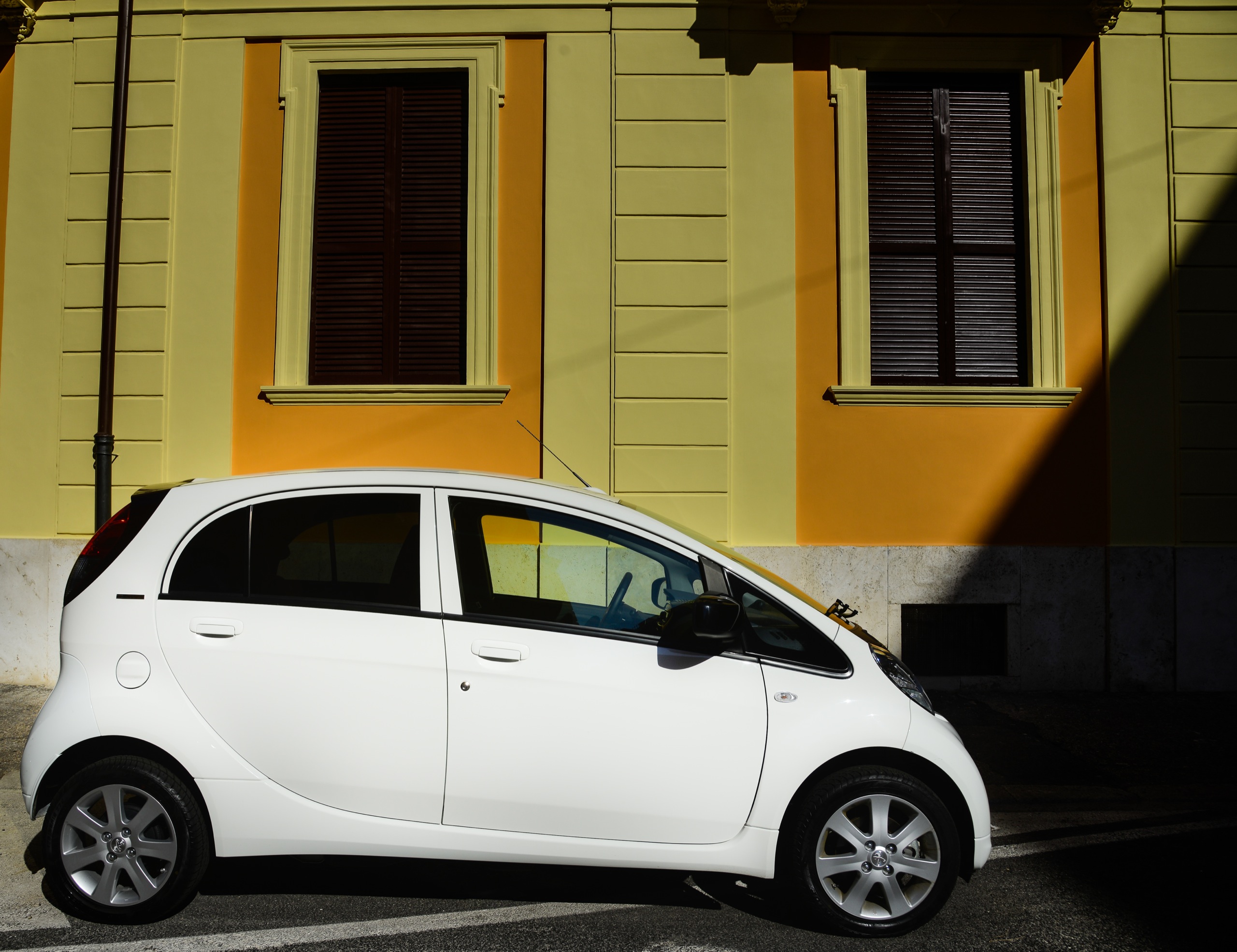 LRPix5-PEUGEOT-ION_overall-17