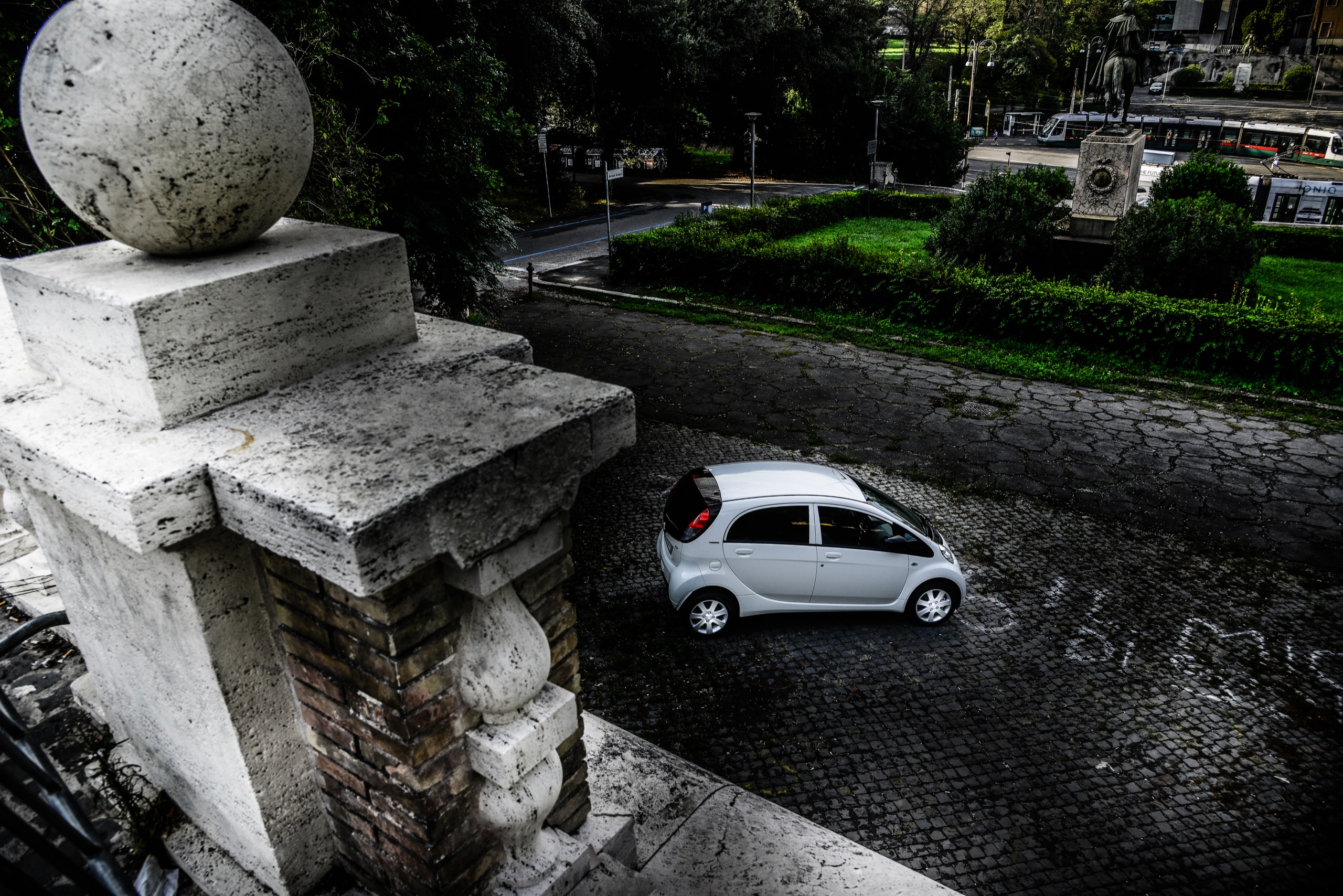 LRPix5-PEUGEOT-ION_overall-7