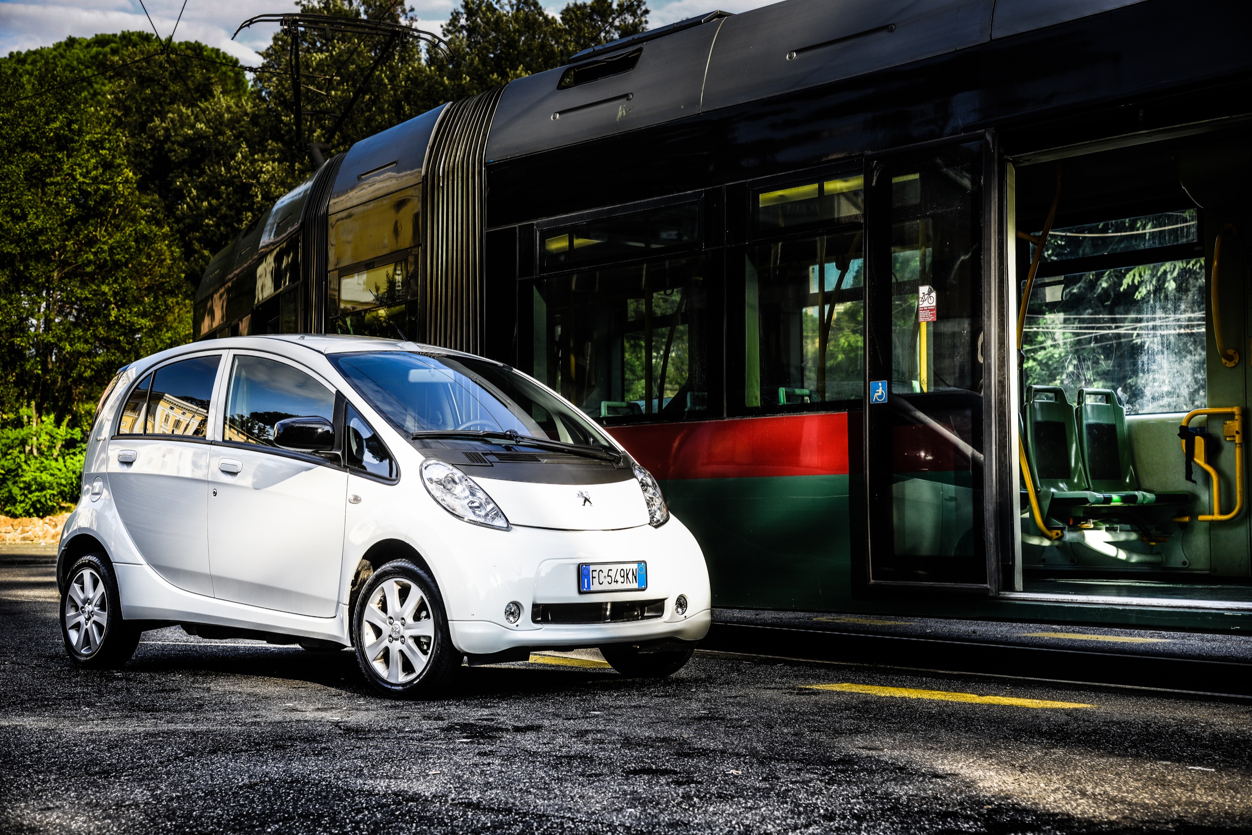 LRPix5-PEUGEOT-ION_overall-8