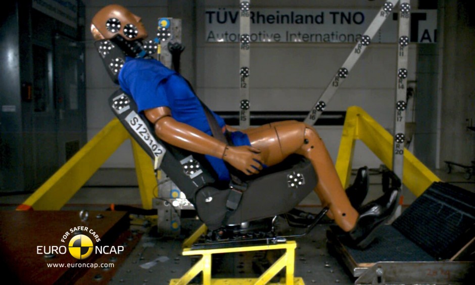 DACIA_Lodgy_2012_Whiplash