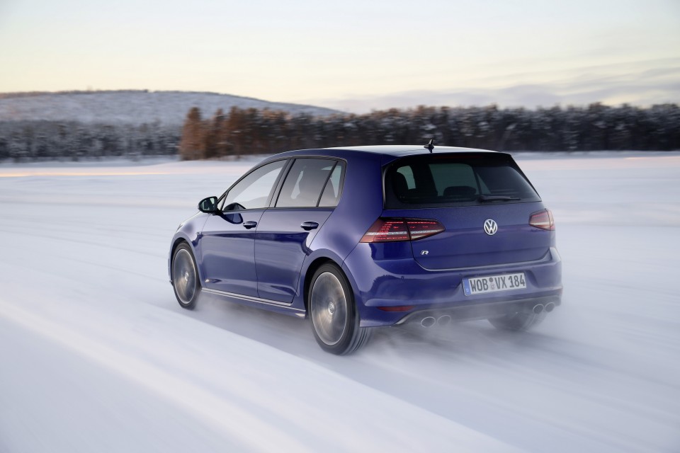 nuova-golf-r-piu-potenza-e-consumi-ridotti-fino-a-69-l-100-km-db2014au00082