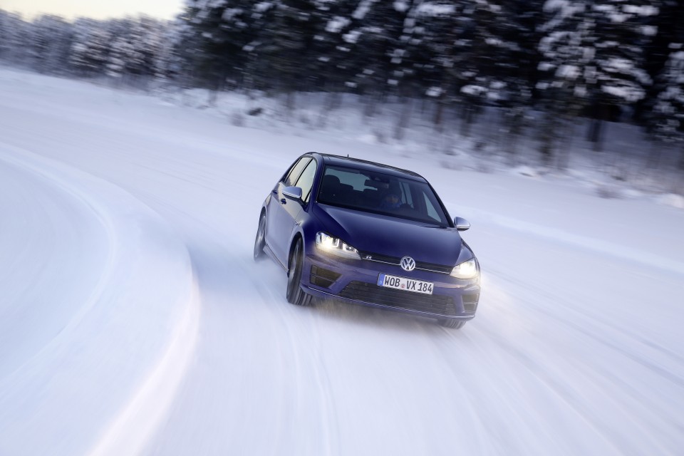 nuova-golf-r-piu-potenza-e-consumi-ridotti-fino-a-69-l-100-km-db2014au00084