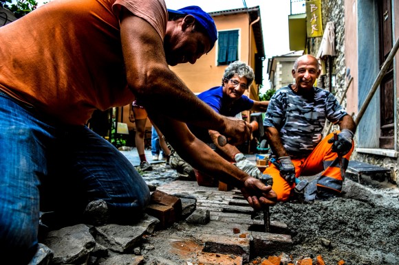 TRIORA, WORKMEN©lucaromanopix