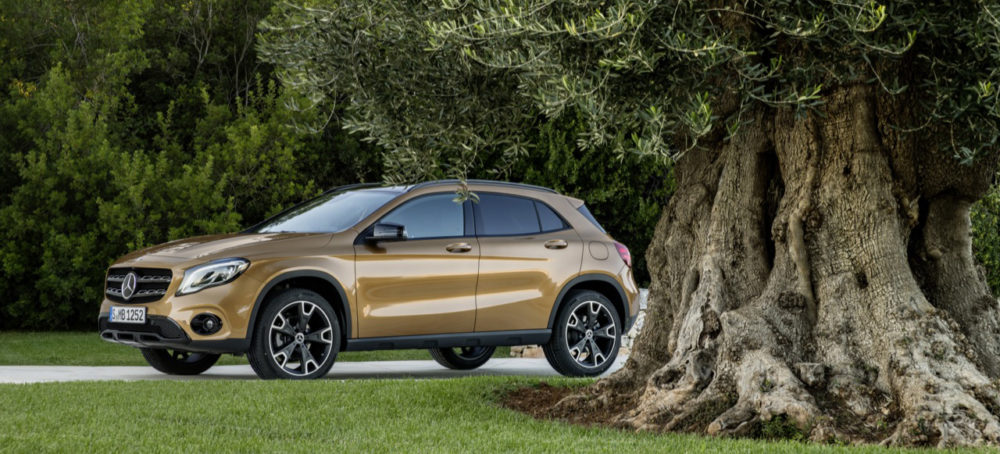 Mercedes-Benz GLA 220d 4MATIC, canyonbeige, Fahraufnahme ;Kraftstoffverbrauch kombiniert: 4,8 l/100 km, CO2-Emissionen kombiniert: 127 g/km Mercedes-Benz GLA 220d 4MATIC, canyon beige, driving shot; Fuel consumption combined: 4.8 l/100 km; Combined CO2 emissions: 127 g/km - IN TV SU DRIVELIFE DEL 25 MARZO