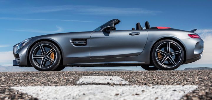 AMG GT C Roadster designo selenit grey magno Exclusive Nappa leather/DINAMICA microfibre black/ red topstitching AMG GT C Roadster designo selenitgrau magno Leder Exclusiv Nappa/Microfaser DINAMICA schwarz/ rote Ziernähte Kraftstoffverbrauch kombiniert: 11,4 l/100 km CO2-Emissionen kombiniert: 259 g/km Fuel consumption combined: 11.4 l/100 km Combined CO2 emissions: 259 g/km - in tv su drivelife del 8 aprile