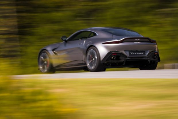 Aston Martin Vantage_Tungsten Silver_04 - 2.12. INTV