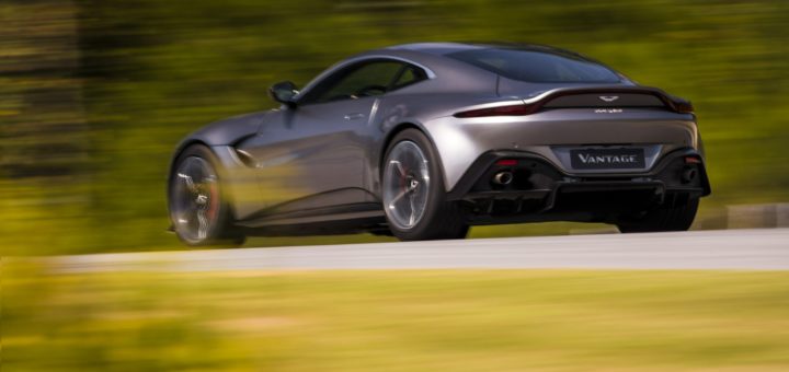 Aston Martin Vantage_Tungsten Silver_04 - 2.12. INTV